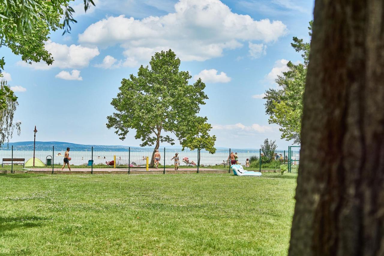 Catamaran Apartments - Hostaid Siófok Exterior foto