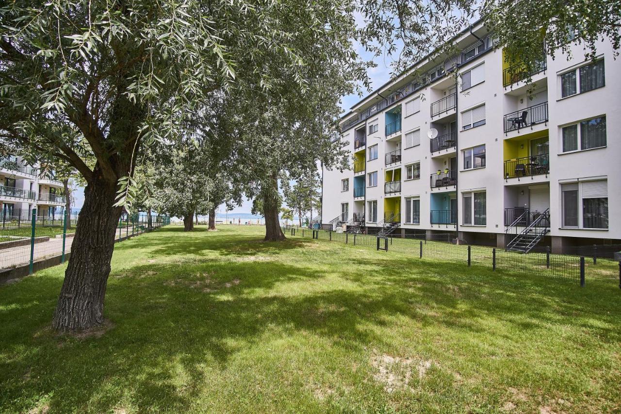 Catamaran Apartments - Hostaid Siófok Exterior foto